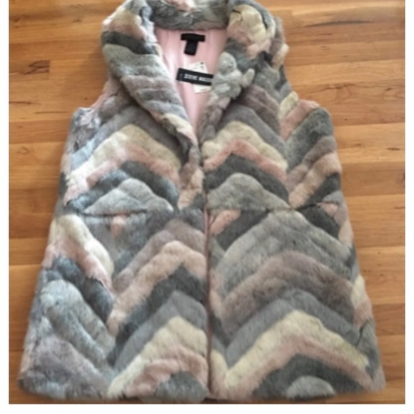 Steve Madden Faux Fur Vest ( Free Shirt inside this purchase) - Picture 3 of 6